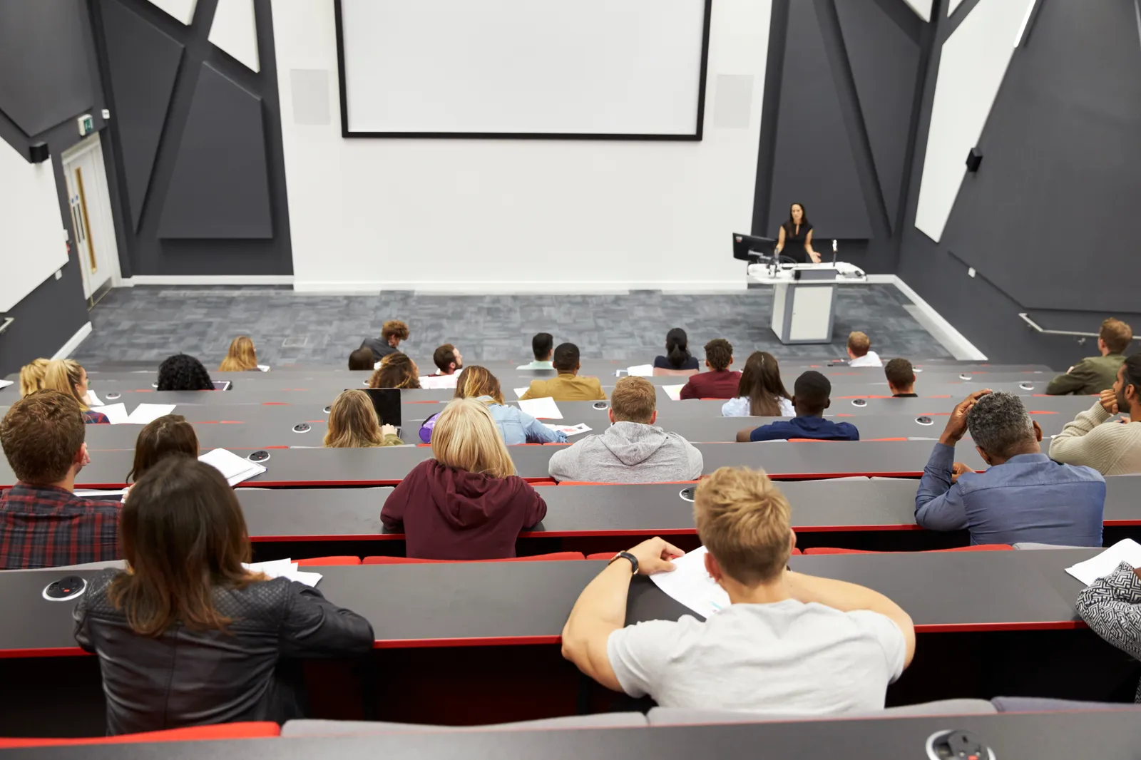 Studenten in een collegezaal tijdens een college